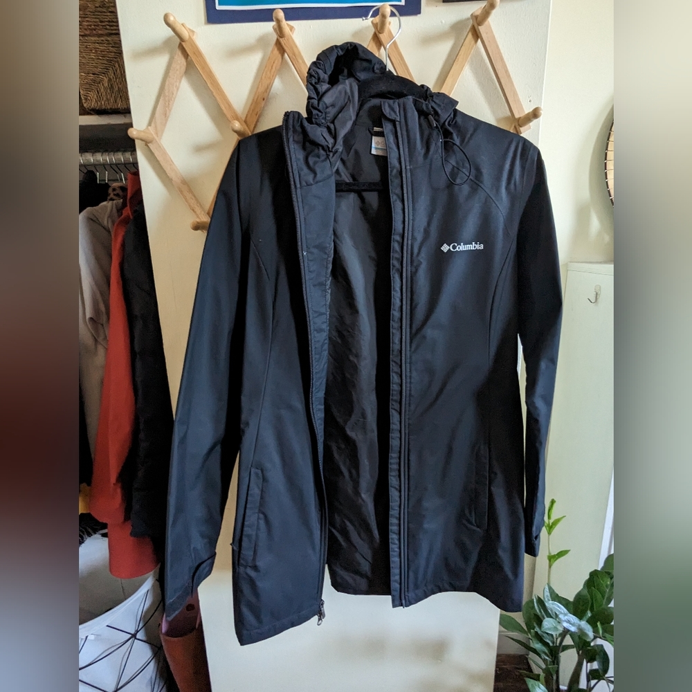 Columbia Women’s Omni Tech Rain Coat  Small